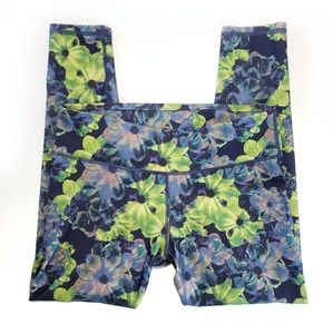 Fabletics Sport Capris Leggings Floral Asana